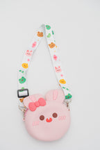 Bolso de silicona rosa claro con forma de conejo y correa blanca decorada.