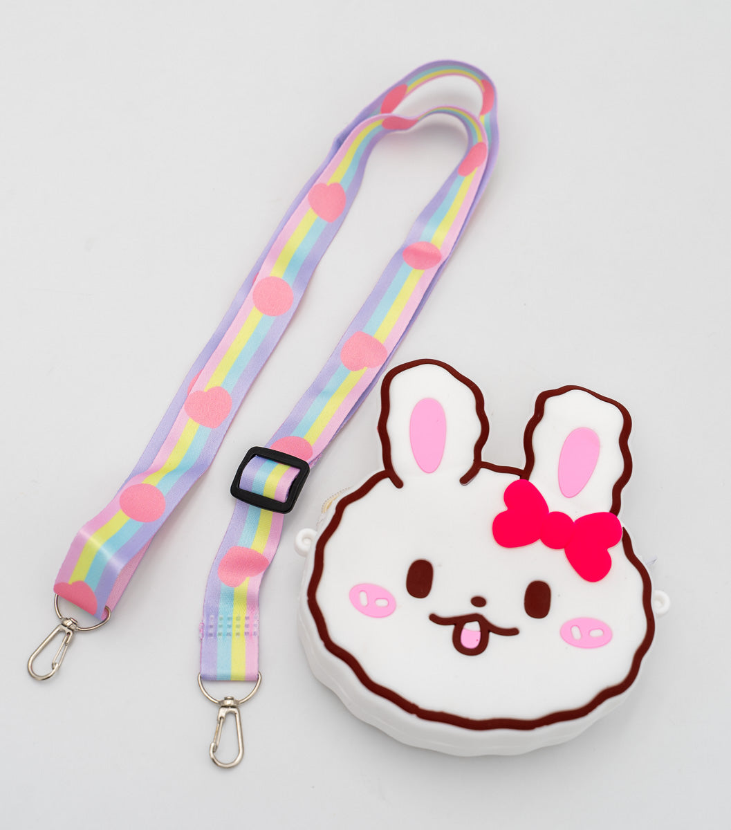 Bolso de silicona blanco con forma de conejo y detalles en rosa suave.