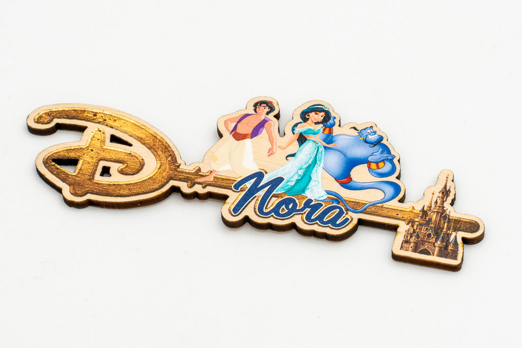 Pormenor de chave com nome personalizado e motivo de Aladdin