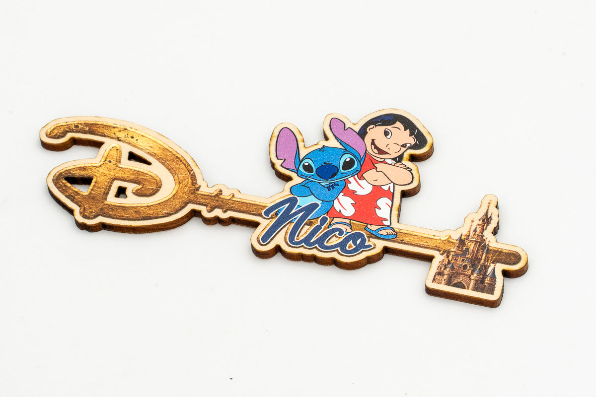 Chave Disney com nome personalizado e personagens de Lilo e Stitch