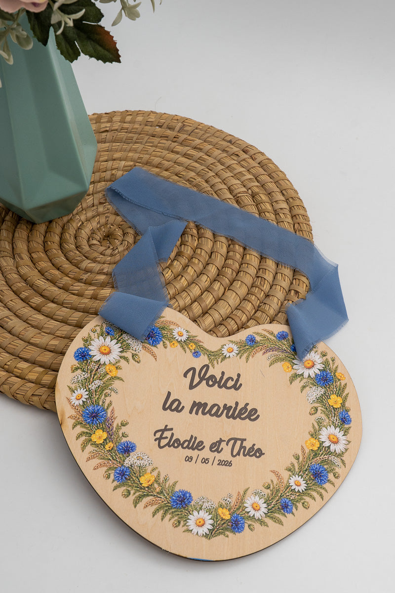 Placa Aqui vem a noiva personalizada em madeira