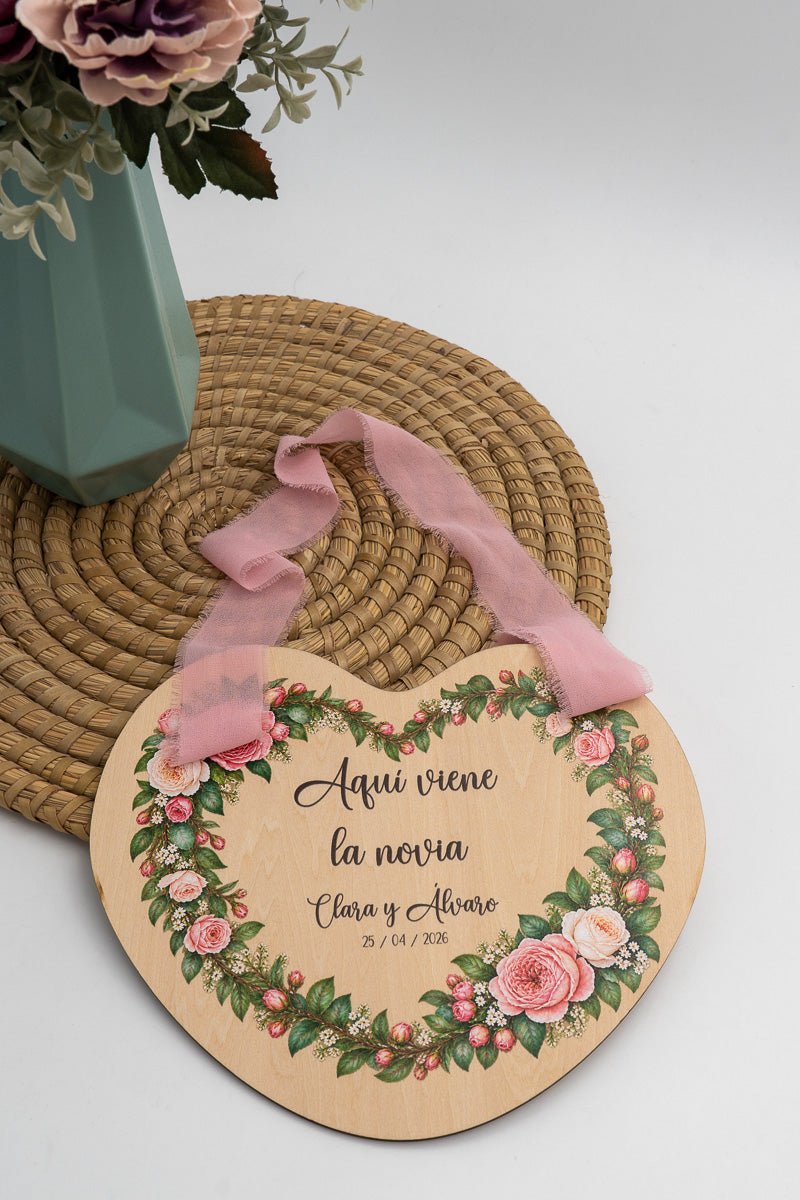 Placa Aqui vem a noiva personalizada em madeira