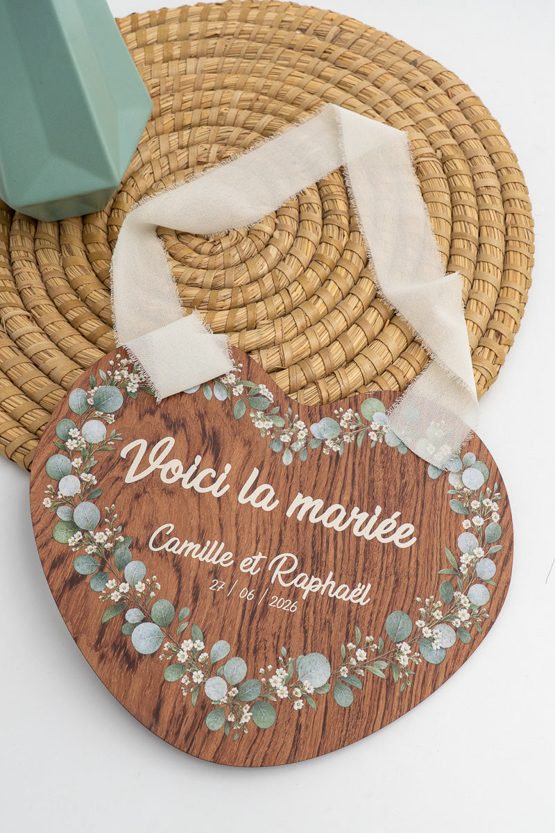 Placa Aqui vem a noiva personalizada em madeira