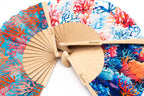 abanicos_de_madera_y_tela_estampados_coral