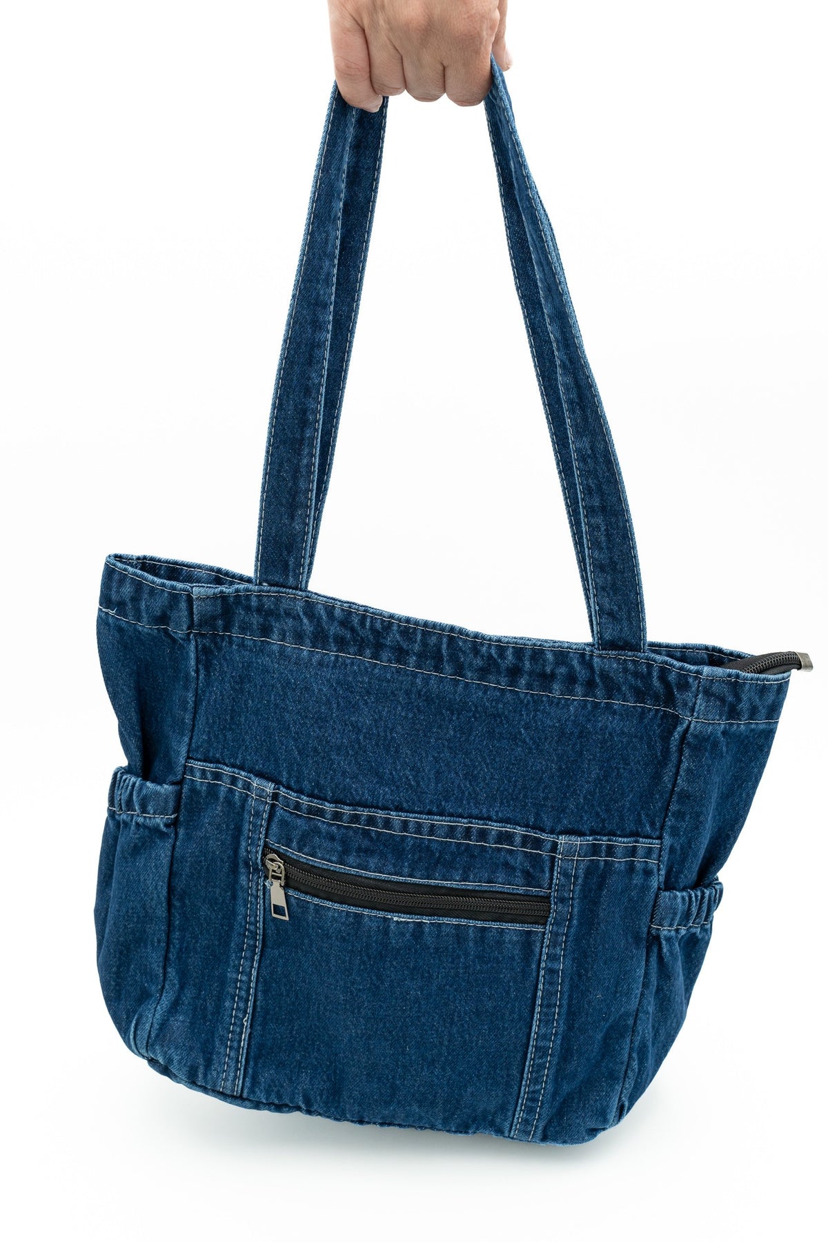 Mala de ganga com bolsos laterais elásticos e um bolso frontal com fecho de correr horizontal.