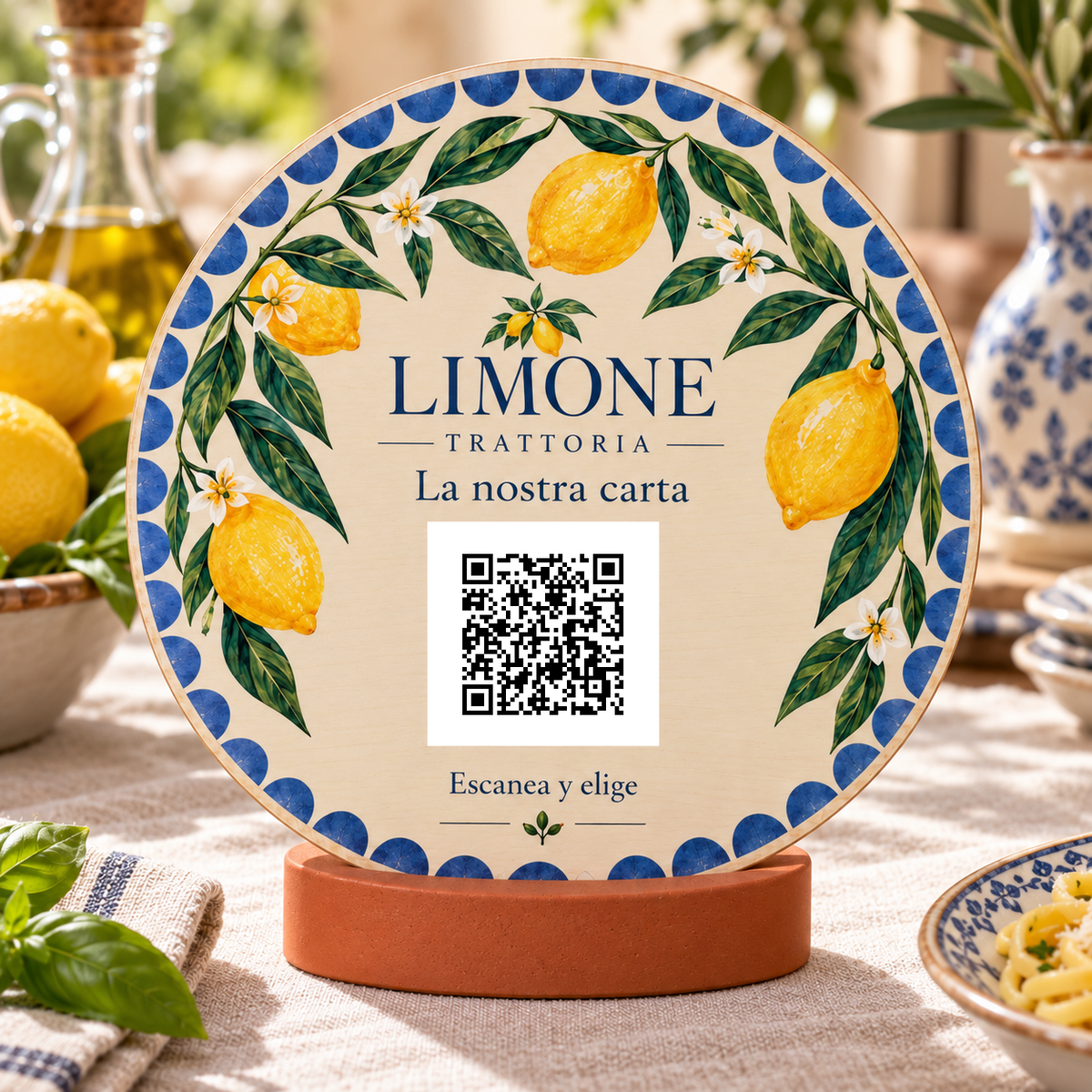 Simulação de Placa de ementa com QR mediterrânico e base · vista de pormenor