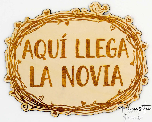 Cartel Aqui Llega la Novia