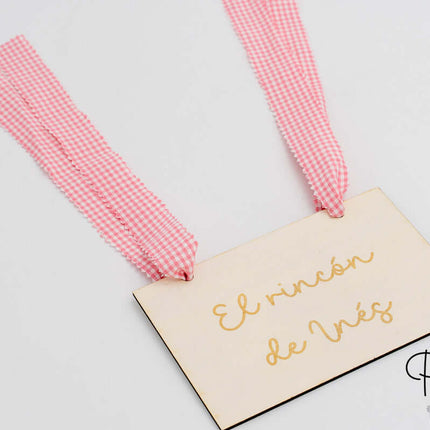 Cartel de Rincones con Nombres en Madera