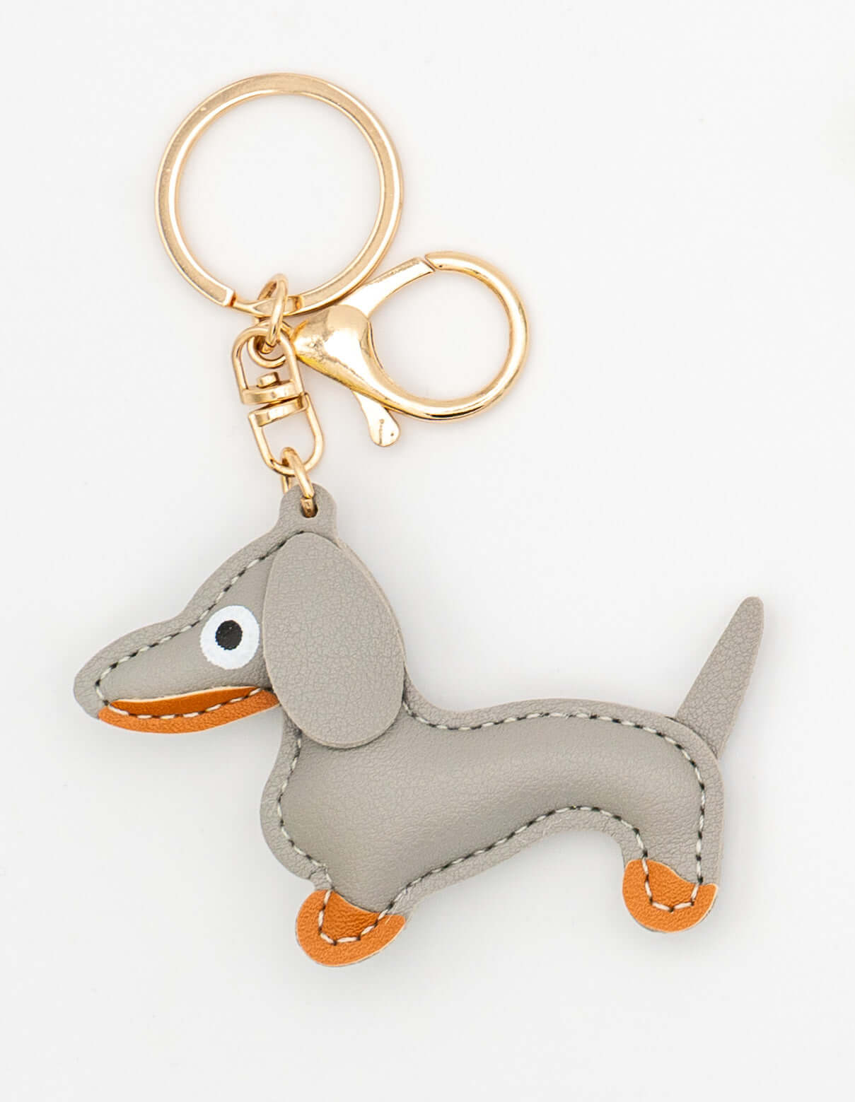 Llavero de perro salchicha en color gris con mosquetón metálico dorado para bolso.