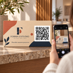 Simulação de Placa empresarial personalizada com QR · vista de utilização