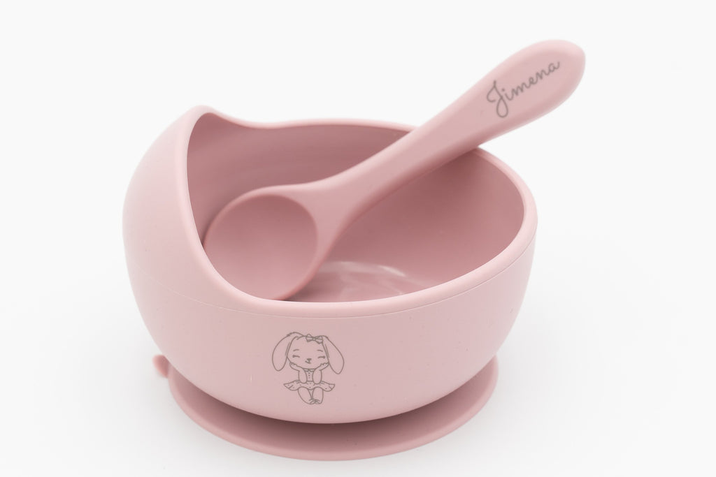 Taça rosa com desenho e colher com nome