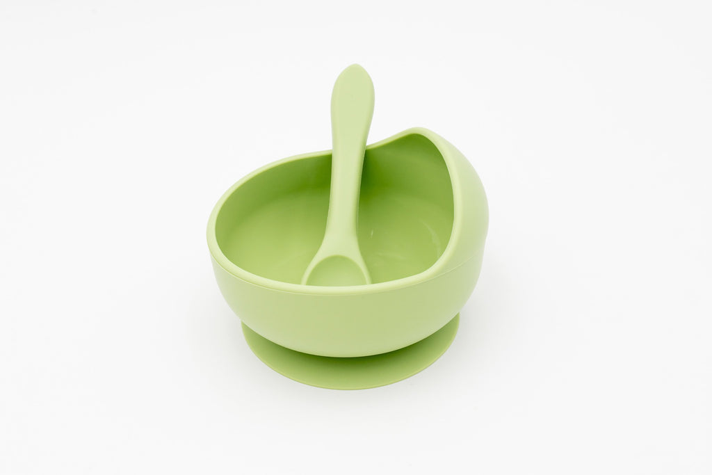 Taça verde de silicone com ventosa e colher a condizer