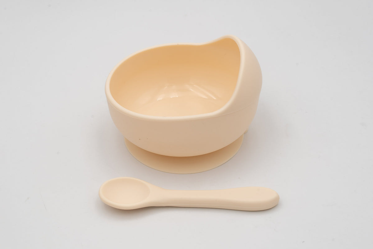 Taça cor de creme com ventosa e colher separada