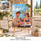 Tela de 30 × 40 cm com retrato em animação 3D e «Grazie di cuore», num cavalete personalizado sobre a mesa de presentes do casamento.