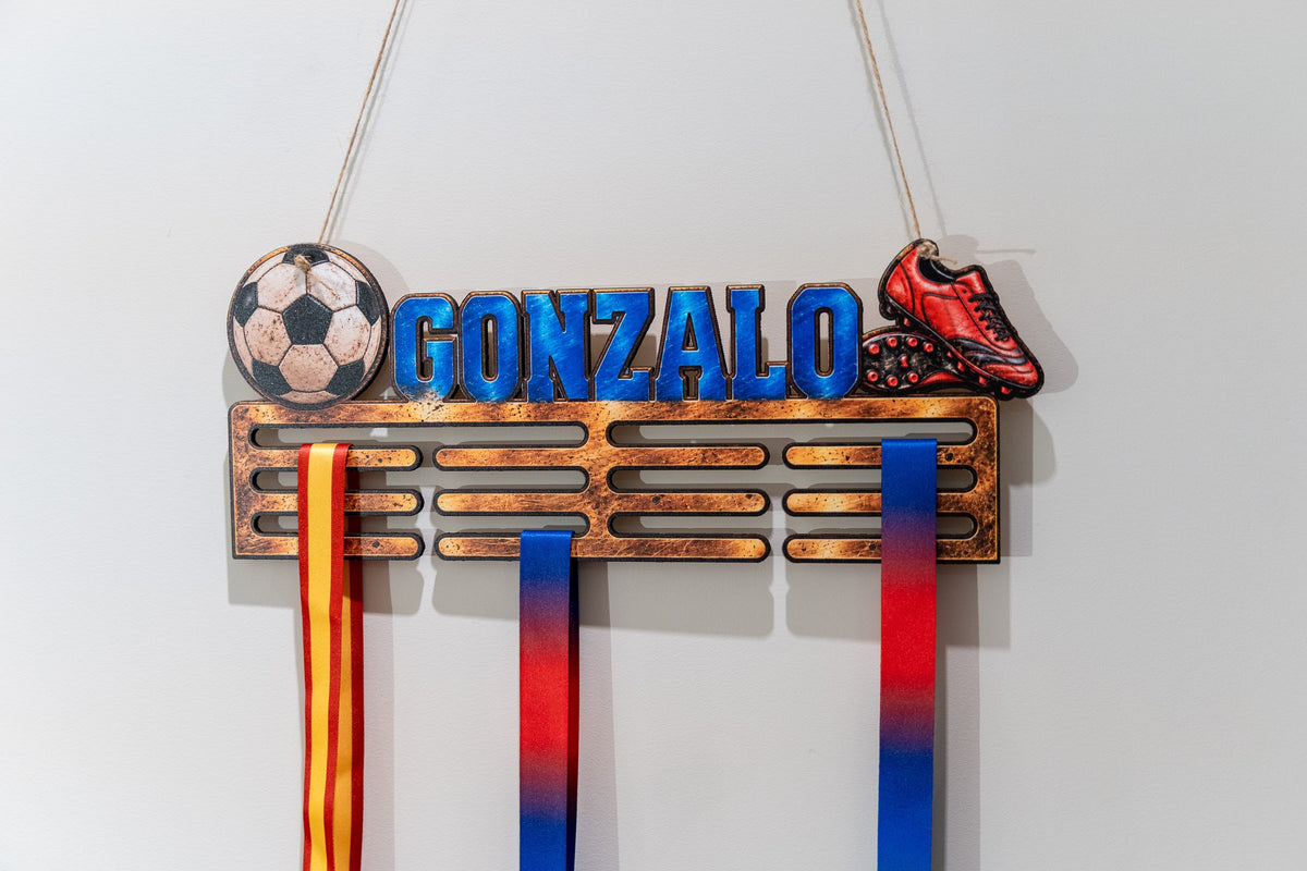 Porta medalhas personalizado em madeira a cores
