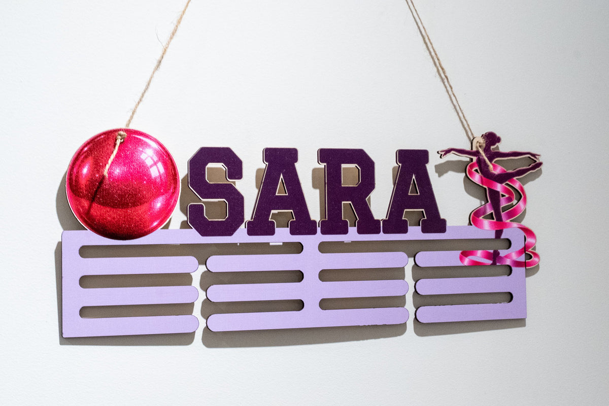 Porta medalhas personalizado em madeira a cores
