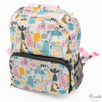 Mochila para guardería con dibujos de elefantes rosas, jirafas amarillas y osos azules.