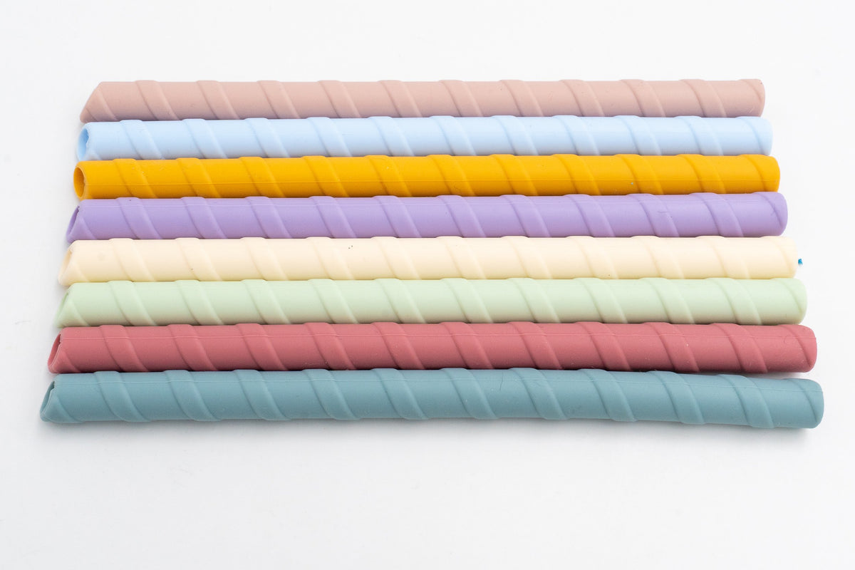 Palhinhas curtas de silicone com textura em espiral em cores pastel