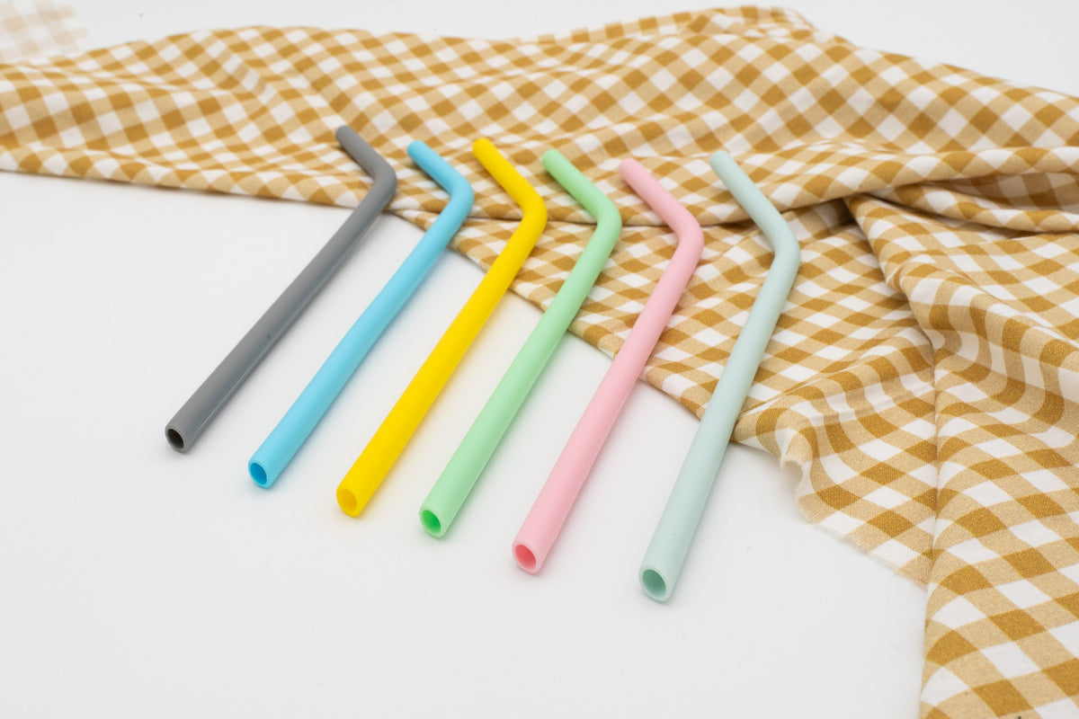 Palhinhas curvas reutilizáveis de silicone em tons pastel
