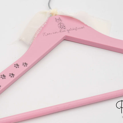 percha_personalizada_adulto_de_plastico_color_rosa