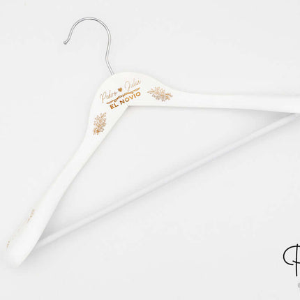 percha_personalizada_de_boda_hombros_anchos