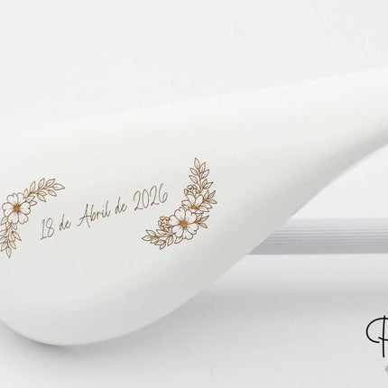 percha_personalizada_de_boda_hombros_anchos