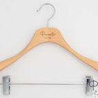 PCL05c (Faia · Natural · 44.5cm · 4.5cm · Pregadeira Prateada · Entalhe para Ombros)