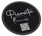Base para copos redonda preta com marca Picasita e código QR brancos.