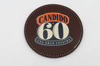 Base para copos redonda castanha com desenho de aniversário Cándido 60 a cores.