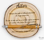 Imagem de uma placa de madeira personalizada para testemunha de casamento.