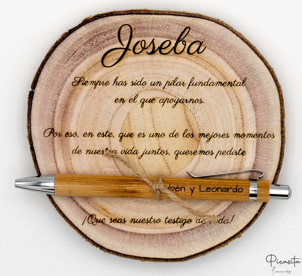 Imagem de uma placa de madeira personalizada para testemunha de casamento.